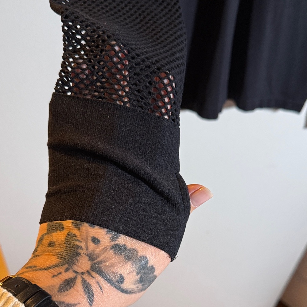 Fabletics Black Mesh Detail Top - Picture 3 of 4